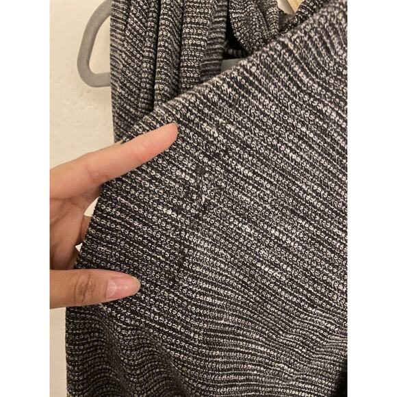 Lululemon Scarf Unisex OS Black Gray Vinyasa Strip Snap Rule Infinity - Picture 6 of 6